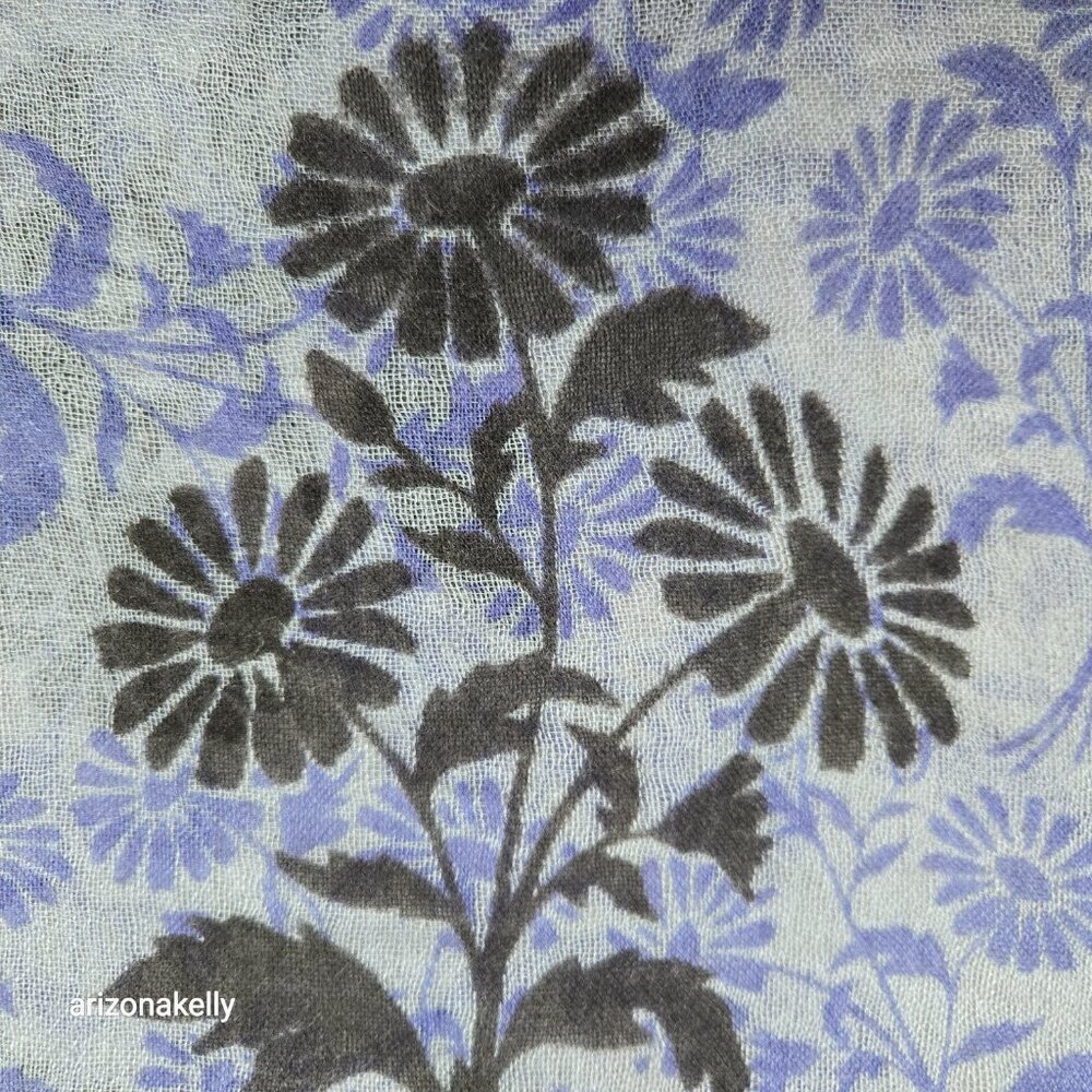 Cashmere Lightweight Scarf Floral Design - Picture 7 of 10